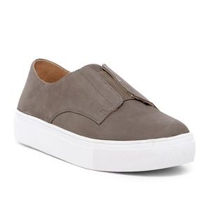 🎉HP🎉Steve Madden Garnet Slip-On Sneaker